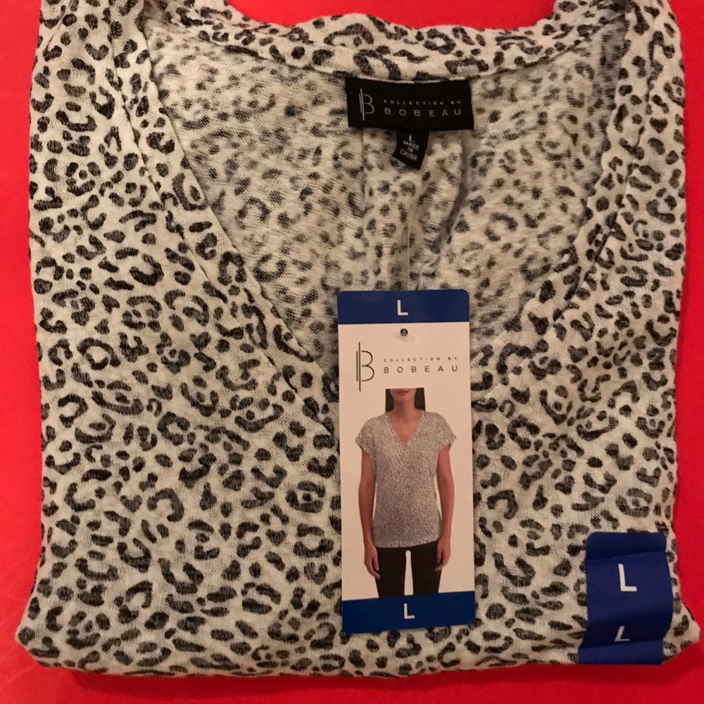 🛍Bobeau soft knit V-neck Top